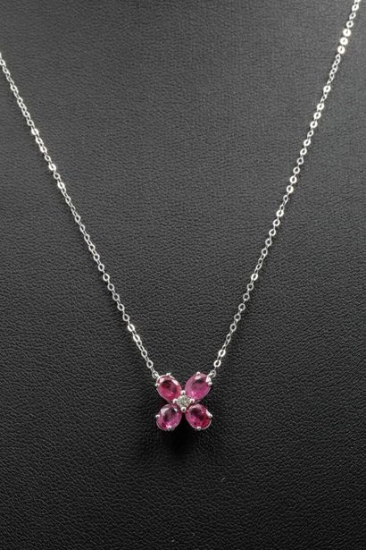 Collier en or blanc 750 millièmes (18K) orné...
