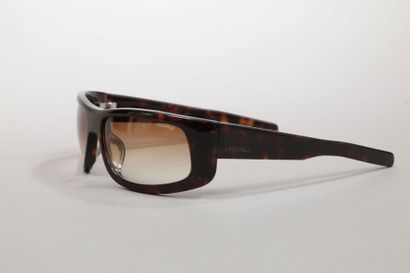 Karl LAGERFEL
Pair of sunglasses with box.
Provenance:...