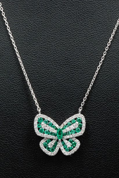 Collier en or blanc 750 millièmes (18K) ornée...