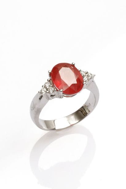 750 thousandths (18K) white gold ring set...