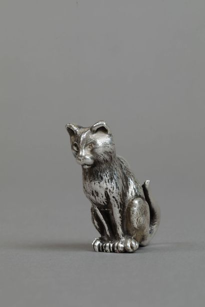 Petit Chat assis en argent.
Poids: 118g .
Haut:...