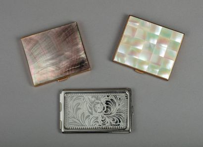 Set comprising two gilded metal powder trays,...