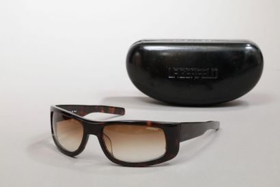 Karl LAGERFEL
Pair of sunglasses with box.
Provenance:...