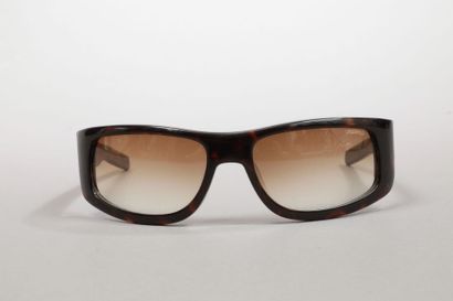 Karl LAGERFEL
Pair of sunglasses with box.
Provenance:...
