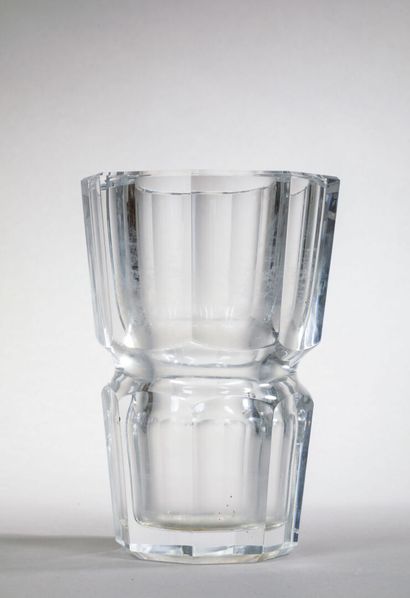BACCARAT
Vase en cristal incolore pressé...