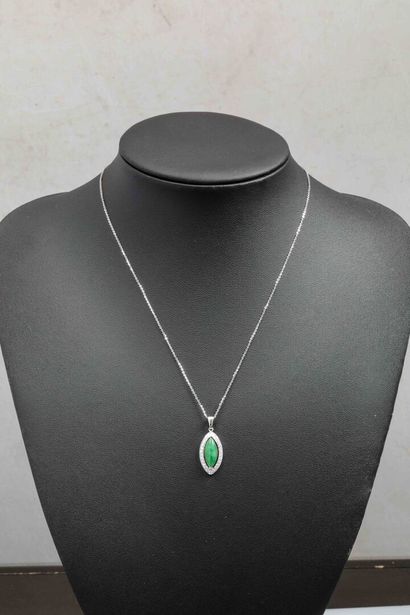 Collier en or blanc 750 millièmes (18K) orné...