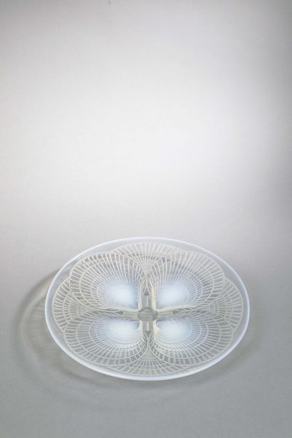LALIQUE René (1860-1945)
Assiette « Coquilles...