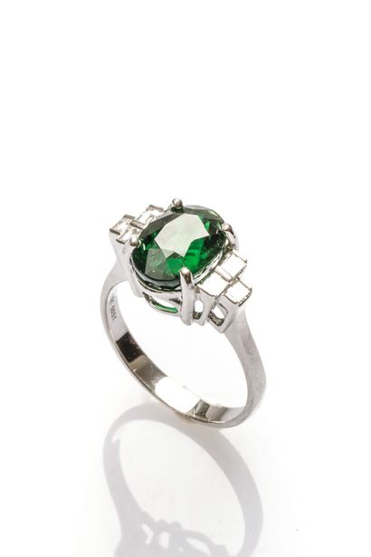 Bague de style Art Déco en or blanc 750 millièmes...