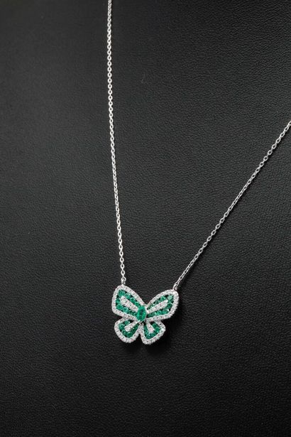 Collier en or blanc 750 millièmes (18K) ornée...