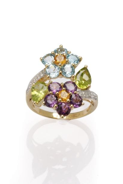 Toi et Moi ring stylizing flowers in 18K...