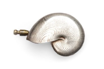 LAPPARRA
Shell brooch in silver-plated metal,...