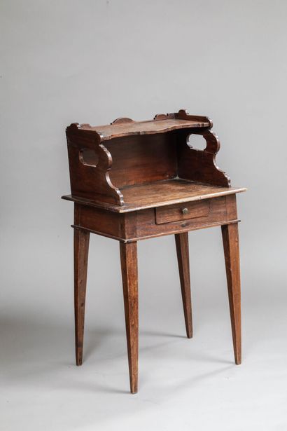 Built-in table in natural wood, opening with...