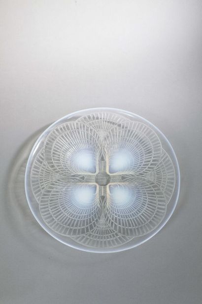 LALIQUE René (1860-1945)
Assiette « Coquilles...