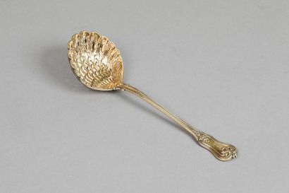 Cuillère saupoudreuse en vermeil, modèle...