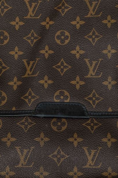 Louis VUITTON
Macassar monogram canvas bag....