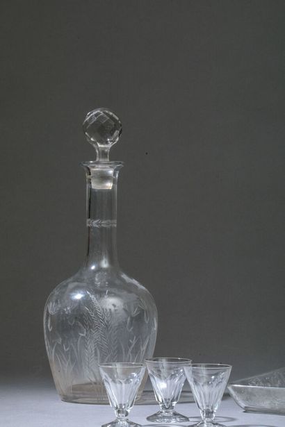 Crystal lot including:
A carafe decorated...