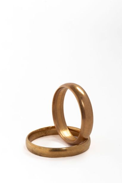 Two wedding rings in 18k yellow gold (750...