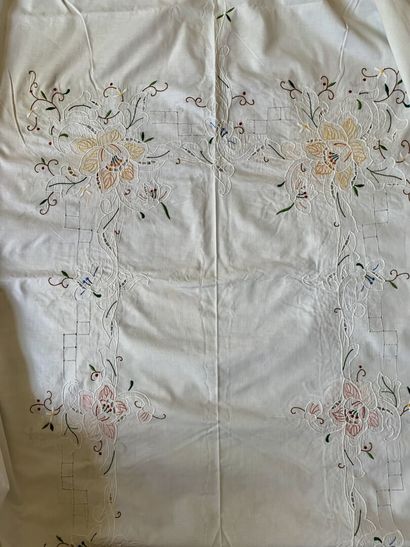 Pretty cotton tablecloth with embroidered...