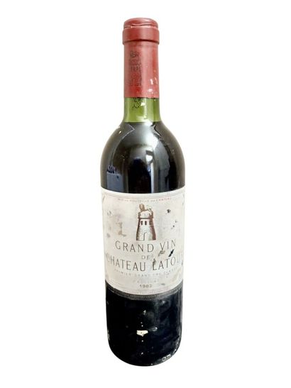 1 Bottle Château LATOUR (Pauillac) 1982 -...