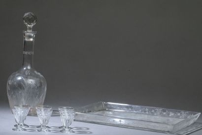 Crystal lot including:
A carafe decorated...