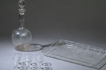 Crystal lot including:
A carafe decorated...