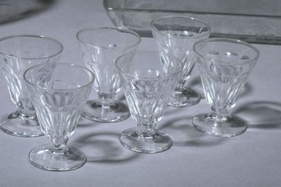 Crystal lot including:
A carafe decorated...