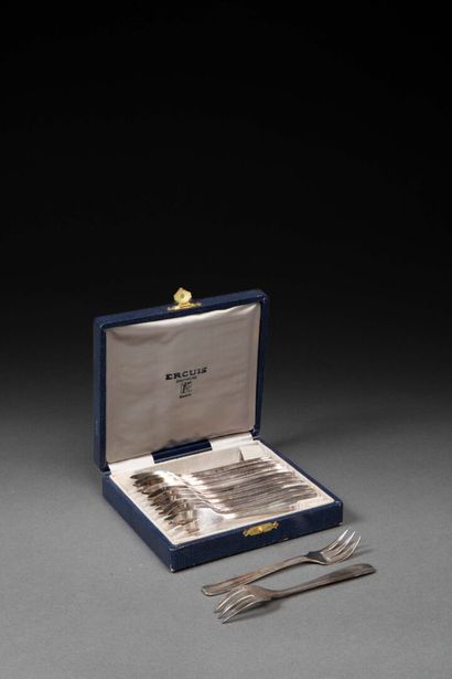 ERCUIS
Suite of 12 silver-plated oyster spoons,...