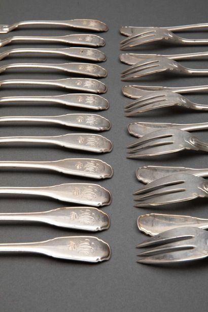 HENIN
Suite of 12 1st-rate silver fish cutlery...