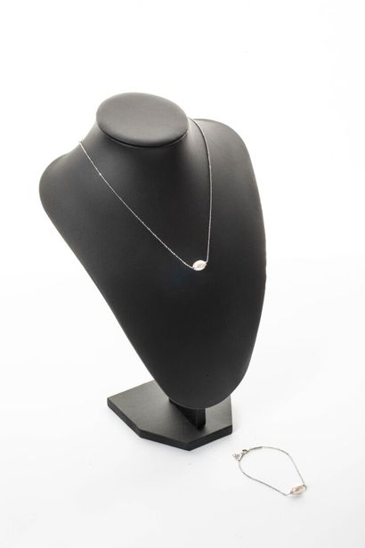 Set consisting of a silver necklace and bracelet...