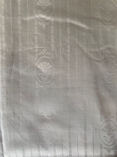 White cotton tablecloth with stylized tulip...