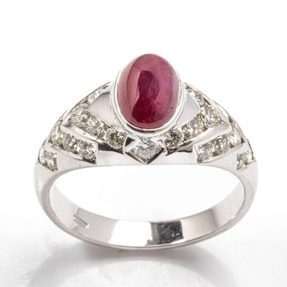 750 thousandths (18k) white gold ring set...