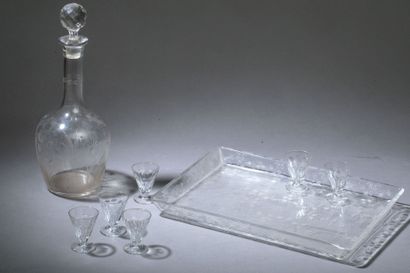 Crystal lot including:
A carafe decorated...
