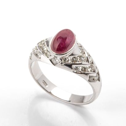 750 thousandths (18k) white gold ring set...