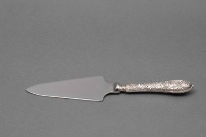 Cutting-edge pie server on silver handle...