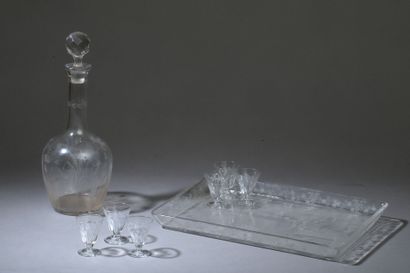 Crystal lot including:
A carafe decorated...