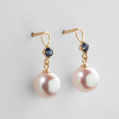 Pair of earrings in 18k yellow gold adorned...
