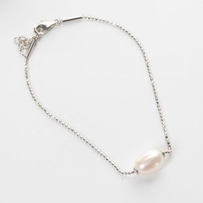 Set consisting of a silver necklace and bracelet...