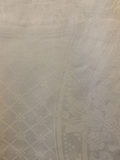 White cotton tablecloth with flower design
124...