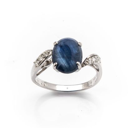 Ring in 750 thousandths (18k) white gold...