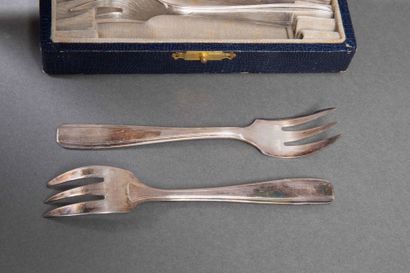ERCUIS
Suite of 12 silver-plated oyster spoons,...