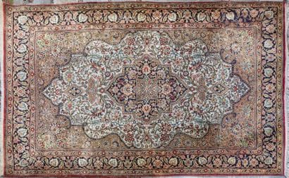 Fine silk Ghoum
Iran
Shah era
circa 1950/60
The...