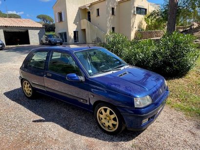 RENAULT CLIO 1,8 125, édition Grand Prix,...