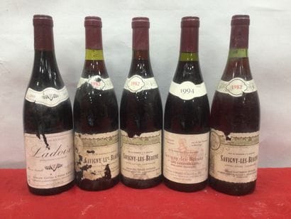 Lot of 5 bottles: 1 Ladoix Gaston et Pierre...