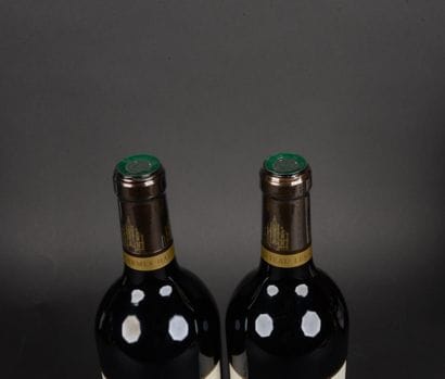 2 Bottles Château LES CARMES, Haut-Brion,...