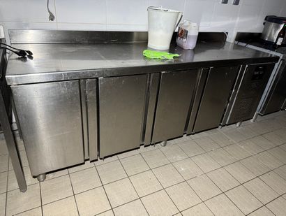Meuble réfrigéré de marque FAGOR ouvrant...