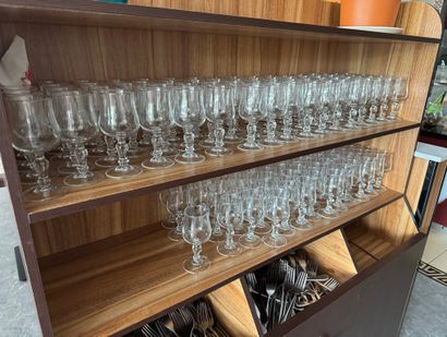 Lot de verres à vin et à eau ( environ 150...