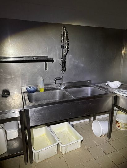 Evier à deux bacs en inox avec douchette,...