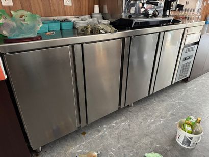 Armoire réfrigérée de marque FAGOR ouvrant...