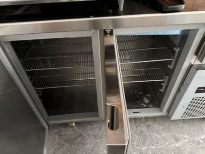 Armoire réfrigérée de marque FAGOR ouvrant...