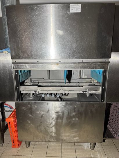 Ensemble lave-batteries avec tapis roula...